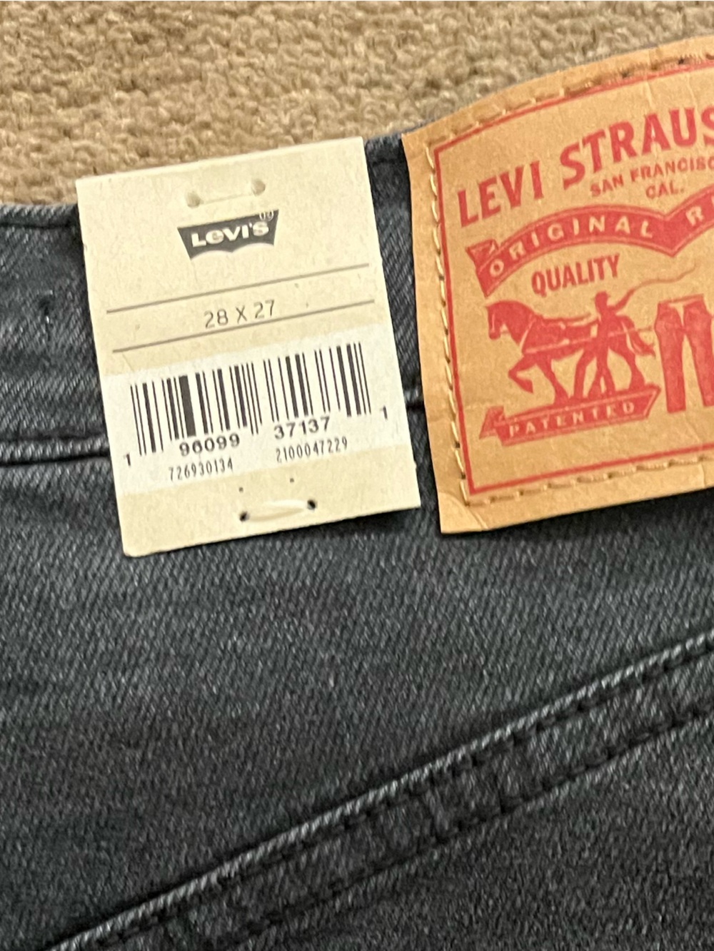 NWT Levi’s High-Rise Straight Leg Jeans in Black - Picture 8 of 8